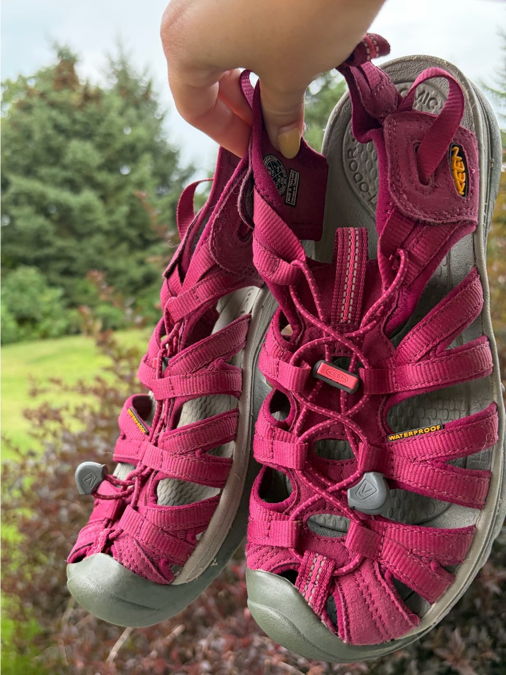Keen women’s whisper outdoor sandals vibrant beet red purple shoes